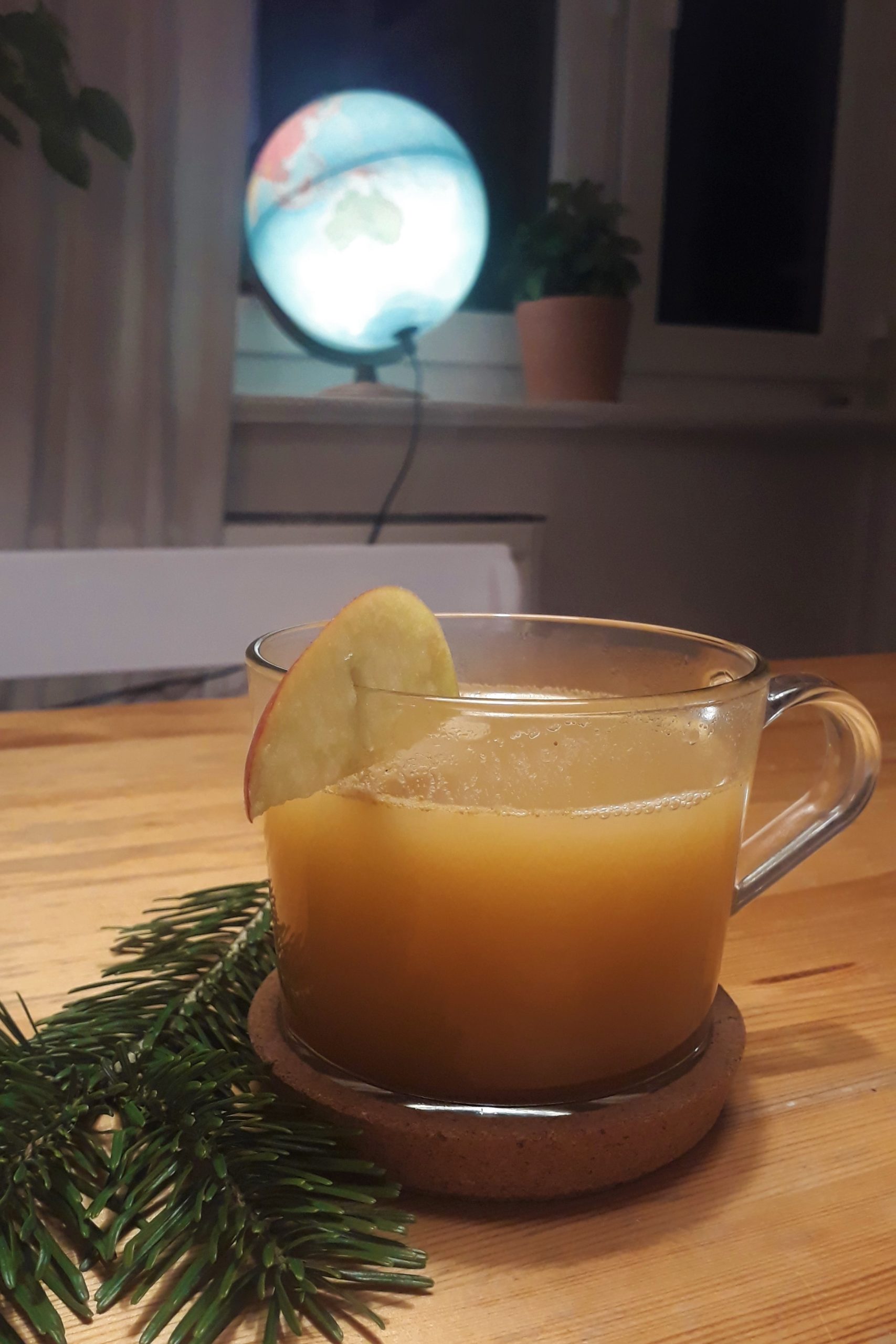 Heißer Apfel mit Zimt Wir träumen uns in ein Winterwunderland und ...